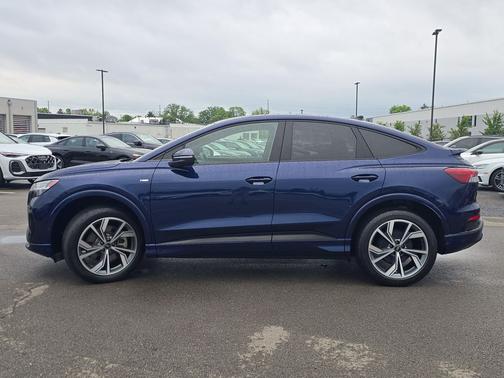 Navarra Blue Metallic 2023 Audi Q4 e-tron Prestige 50 quattro