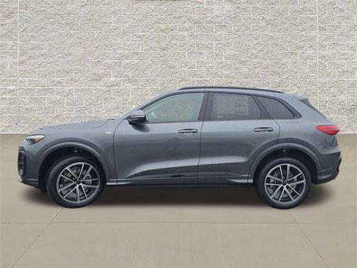 Tambora Gray Metallic 2026 Audi Q5 Premium Plus TFSI quattro S tronic