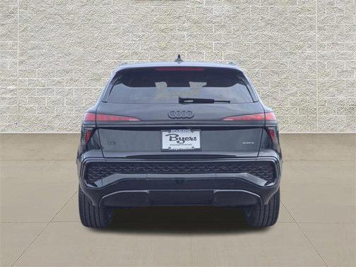 Mythos Black Metallic 2026 Audi Q3 TFSI quattro S tronic