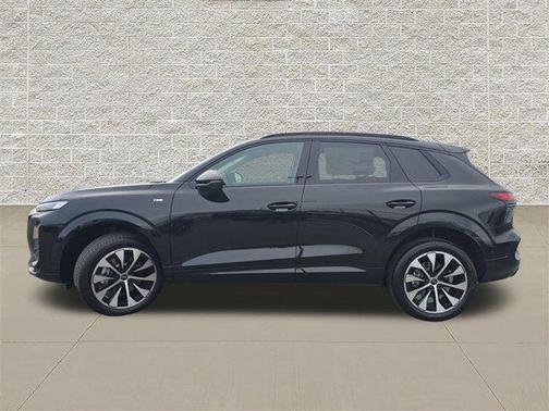 Mythos Black Metallic 2026 Audi Q3 TFSI quattro S tronic