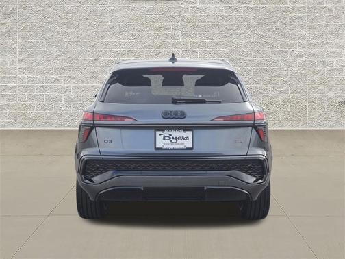 Daytona Gray Pearl Effect 2026 Audi Q3 TFSI quattro S tronic