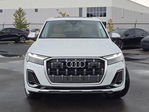 2025 Audi Q7 55 Premium Plus