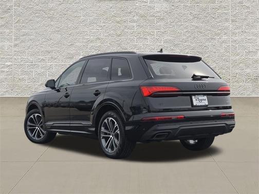 Mythos Black Metallic 2026 Audi Q7 45 Premium