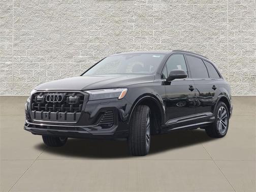 Mythos Black Metallic 2026 Audi Q7 45 Premium