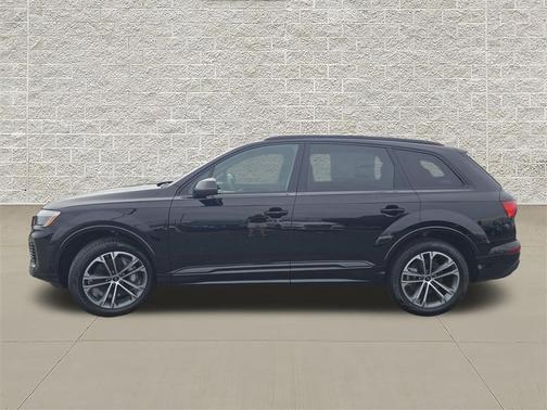 Mythos Black Metallic 2026 Audi Q7 45 Premium
