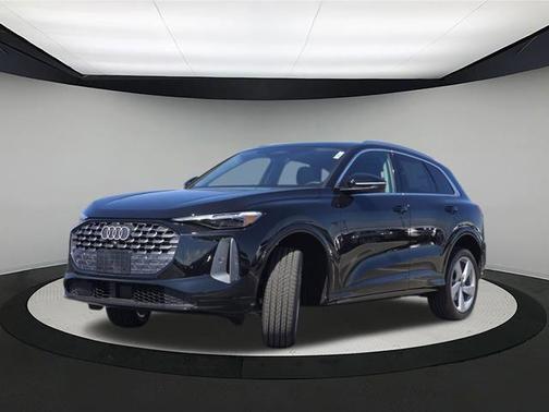 Mythos Black Metallic 2025 Audi Q5 Premium Plus TFSI quattro S tronic