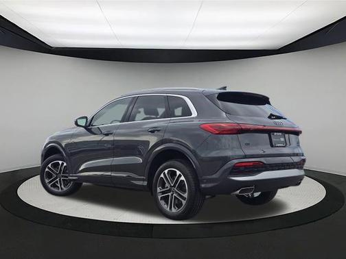 Tambora Gray Metallic 2025 Audi Q5 Premium TFSI quattro S tronic