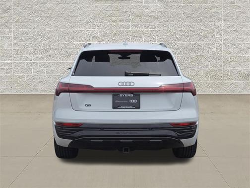 Glacier White Metallic 2024 Audi Q8 e-tron Premium