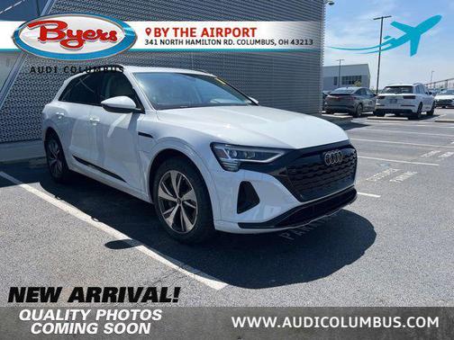 Glacier White Metallic 2024 Audi Q8 e-tron Premium
