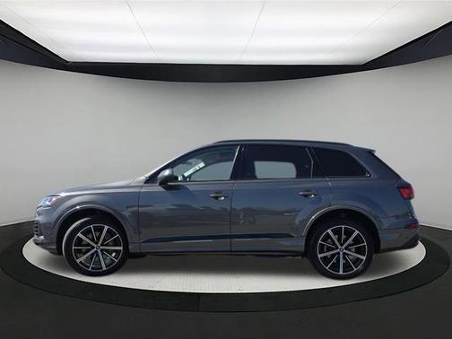 2022 Audi Q7 55 Premium Plus