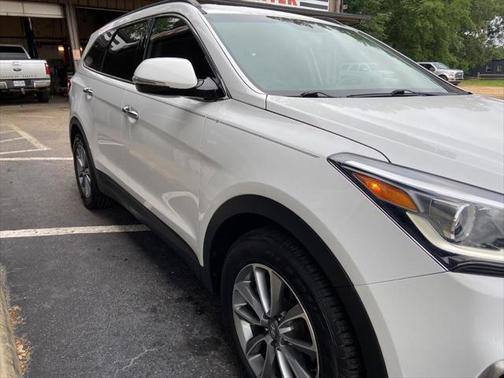 2017 Hyundai SANTA FE SE
