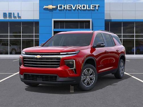 Radiant Red Tintcoat 2026 Chevrolet Traverse LT