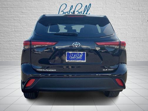 Opulent Amber 2022 Toyota Highlander XLE