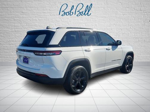 Bright White Clearcoat 2023 Jeep Grand Cherokee Altitude
