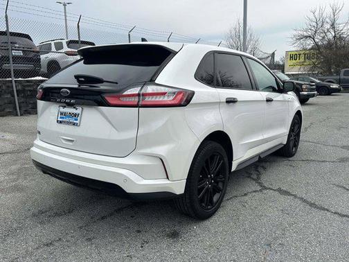 Star White Metallic Tri-Coat 2022 Ford Edge ST Line