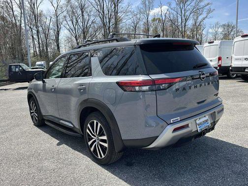 Solid Gray/Super Black 2023 Nissan Pathfinder Platinum 4WD