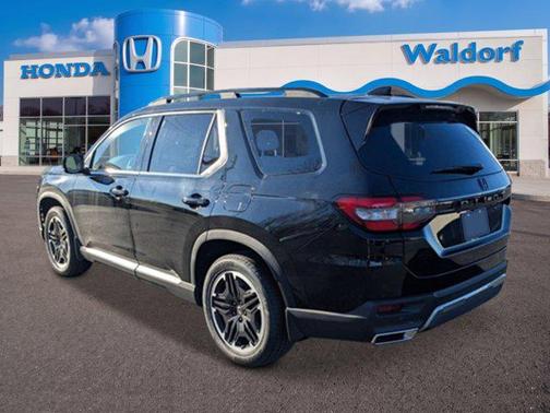 Crystal Black Pearl 2026 Honda Pilot Touring 8-Passenger