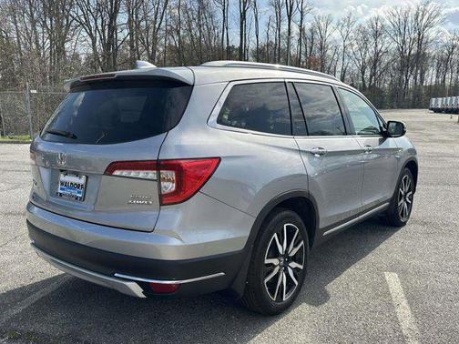 Lunar Silver Metallic 2021 Honda Pilot AWD Elite