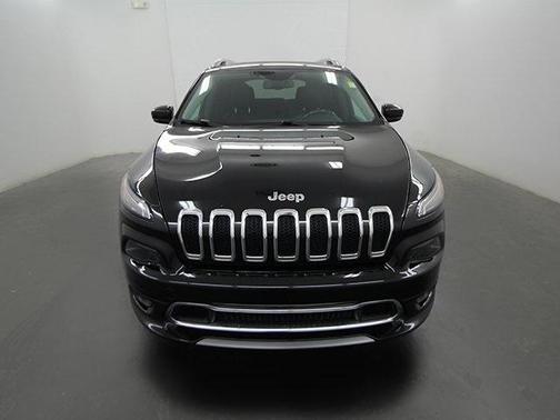 Photo 3 of 20 of 2018 Jeep Cherokee Overland