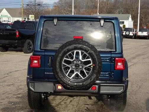 2025 Jeep Wrangler 4-Door Sahara 4x4