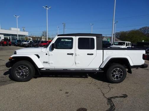 2025 Jeep Gladiator Sport S