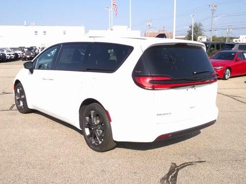 2026 Chrysler Pacifica L