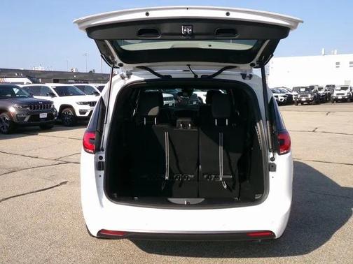 2026 Chrysler Pacifica L