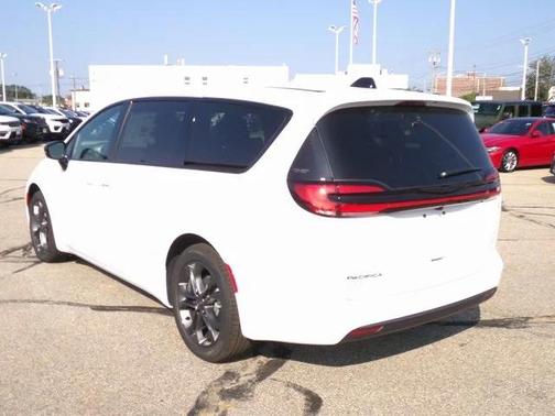 2026 Chrysler Pacifica L