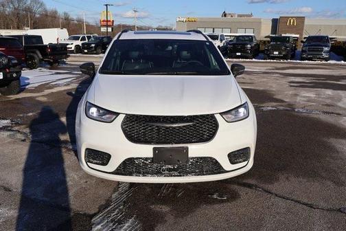 2024 Chrysler Pacifica Hybrid Premium S Appearance Pkg