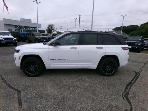 2025 Jeep Grand Cherokee Summit