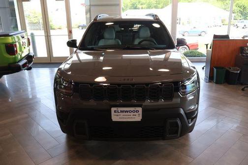 Sting-Gray Clearcoat 2026 Jeep Cherokee Laredo 4x4