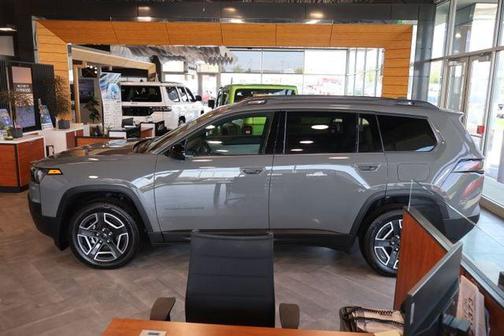 Sting-Gray Clearcoat 2026 Jeep Cherokee Laredo 4x4
