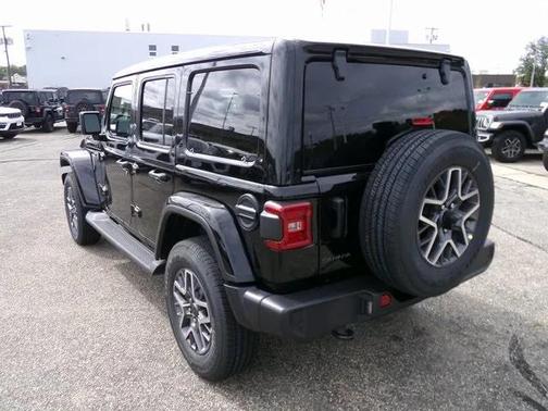 2025 Jeep Wrangler 4-Door Sahara 4x4