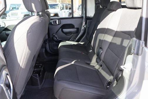 2022 Jeep Gladiator Sport