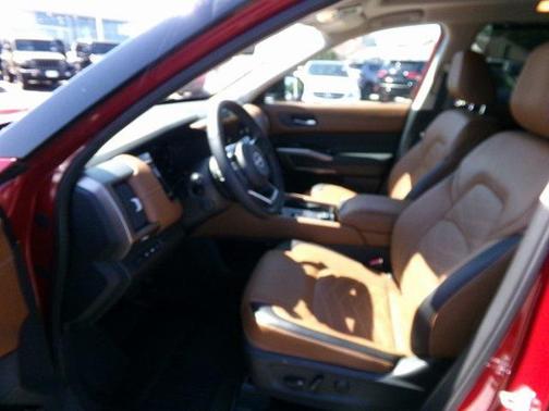 2024 Nissan Pathfinder Platinum 4WD