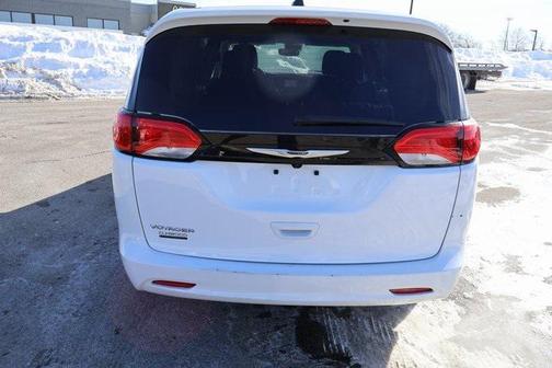 2024 Chrysler Voyager LX