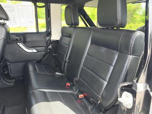 2012 Jeep Wrangler Unlimited Sahara