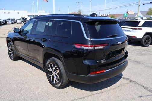 Diamond Black Crystal Pearlcoat 2023 Jeep Grand Cherokee L Limited