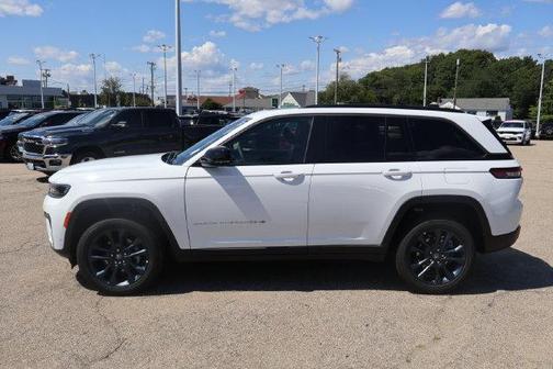Bright White Clearcoat 2026 Jeep Grand Cherokee Limited