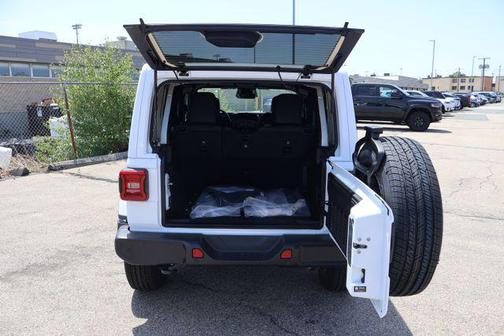 Bright White Clearcoat 2026 Jeep Wrangler 4-Door Sahara 4x4