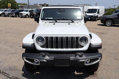 Bright White Clearcoat 2026 Jeep Wrangler 4-Door Sahara 4x4