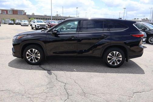 Midnight Black Metallic 2020 Toyota Highlander XLE