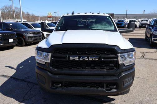 2022 RAM 3500 Tradesman Crew Cab 4x2 8' Box