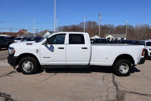 2022 RAM 3500 Tradesman Crew Cab 4x2 8' Box