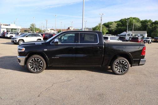 Diamond Black Crystal Pearlcoat 2026 RAM 1500 Longhorn