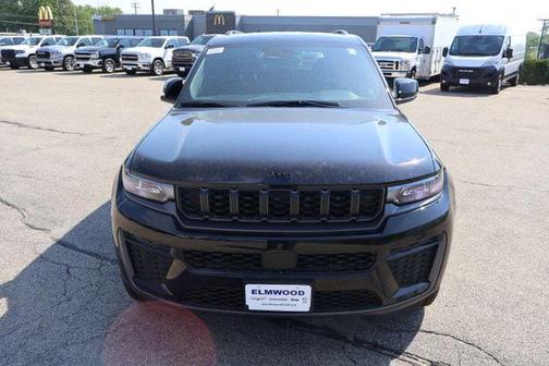 Diamond Black Crystal Pearlcoat 2026 Jeep Grand Cherokee Altitude