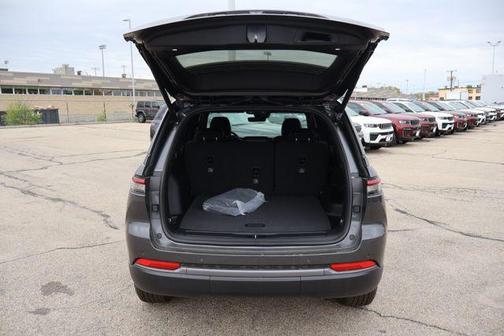 Baltic Gray Metallic Clearcoat 2026 Jeep Grand Cherokee Altitude