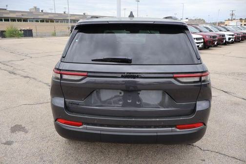 Baltic Gray Metallic Clearcoat 2026 Jeep Grand Cherokee Altitude