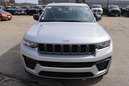 Silver Zynith 2026 Jeep Grand Cherokee Limited
