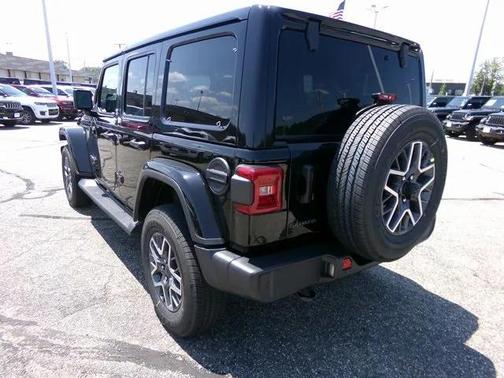 2025 Jeep Wrangler 4-Door Sahara 4x4